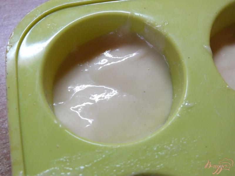 Фото приготовление рецепта: Мафины с брокколи закусочные на молоке шаг №5