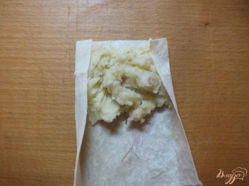 Фото приготовление рецепта: Пирожки с картошкой из лаваша шаг №7