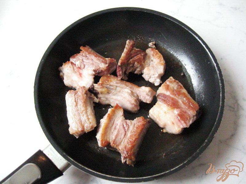 Фото приготовление рецепта: Свиные ребрышки в кисло-сладком соусе шаг №6