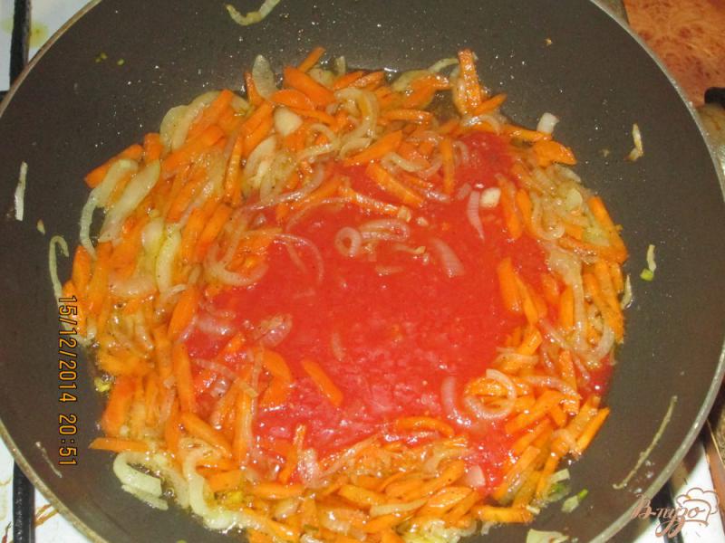 Фото приготовление рецепта: Хек в томатном соусе шаг №3