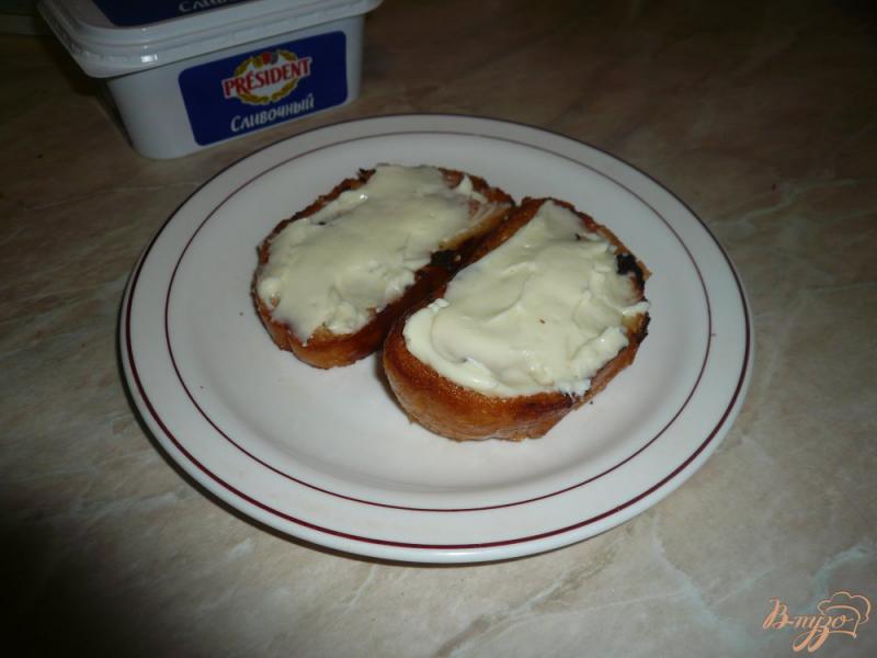 Фото приготовление рецепта: Горячие бутерброды с сыром и перцем шаг №2