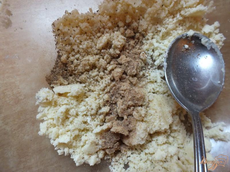 Фото приготовление рецепта: Пряное печенье из песочного теста шаг №5