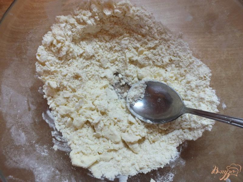 Фото приготовление рецепта: Пряное печенье из песочного теста шаг №4