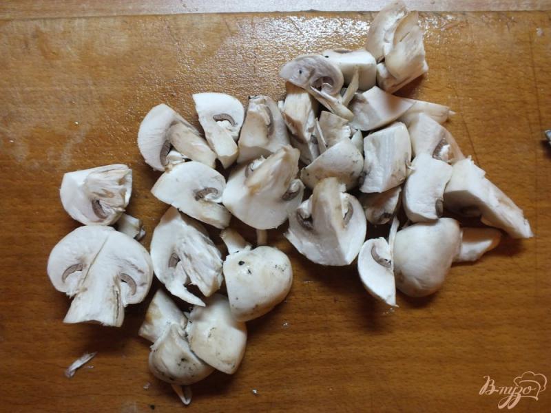 Фото приготовление рецепта: Рис с грибами и соевым соусом шаг №1