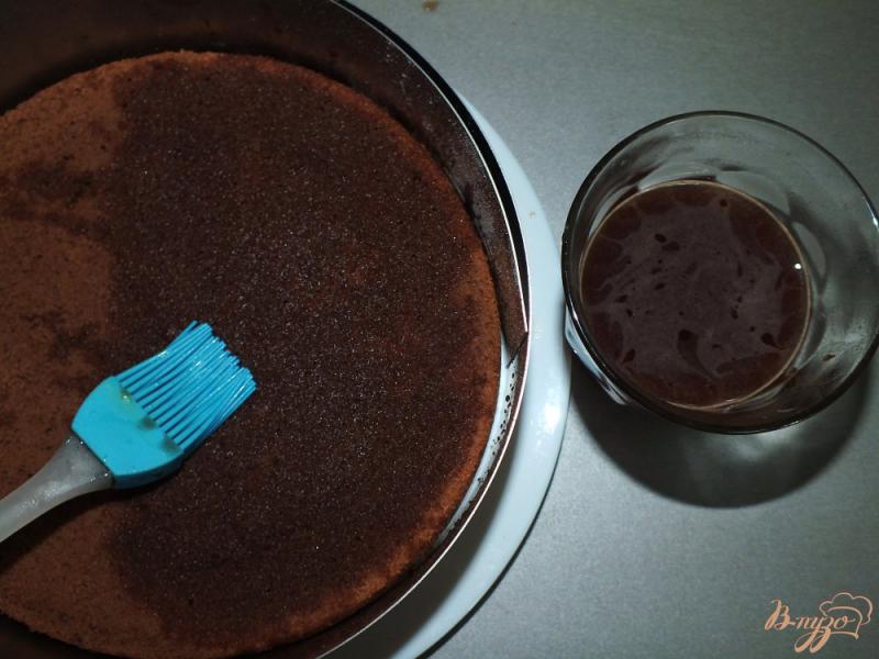 Фото приготовление рецепта: Торт «Черный трюфель» шаг №7