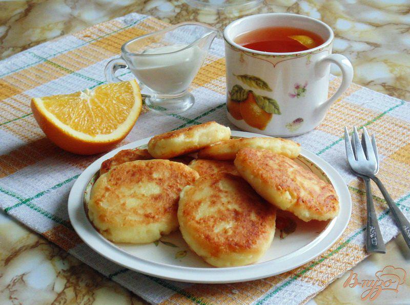 Фото приготовление рецепта: Сырники с апельсином шаг №7