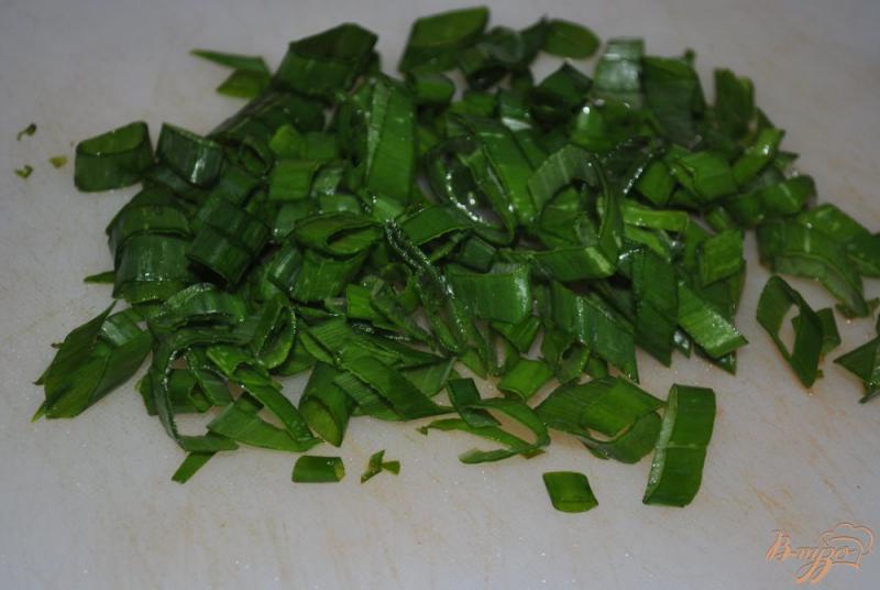 Фото приготовление рецепта: Салат с пророщенной чечевицей и зеленью шаг №2