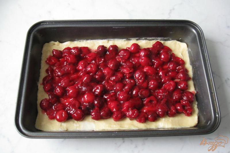 Фото приготовление рецепта: Домашний песочный пирог с вишней шаг №12