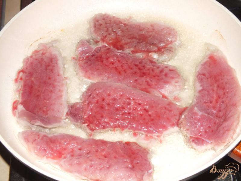Фото приготовление рецепта: Отбивные из свинины с ананасом и сыром шаг №1