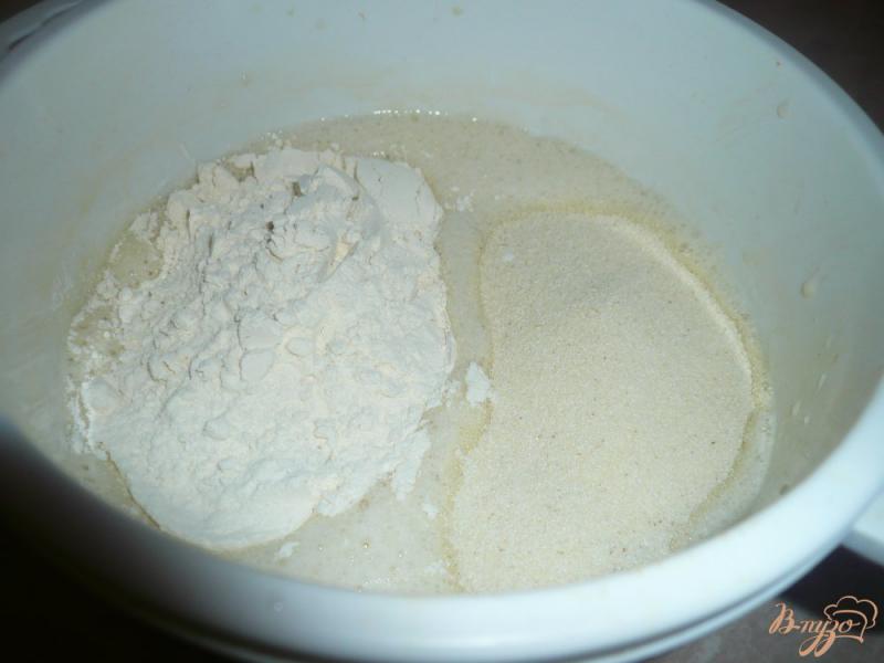 Фото приготовление рецепта: Кексы на плавленном сыре шаг №3