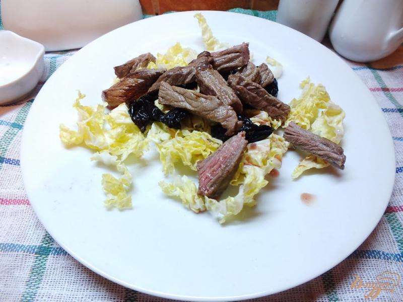Фото приготовление рецепта: Салат из говядины с черносливом шаг №6