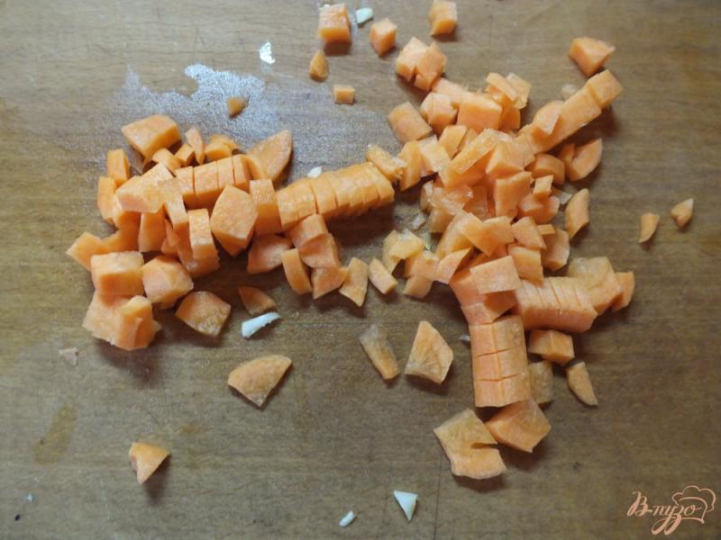 Фото приготовление рецепта: Суп из кукурузы с капустой и морковью шаг №2