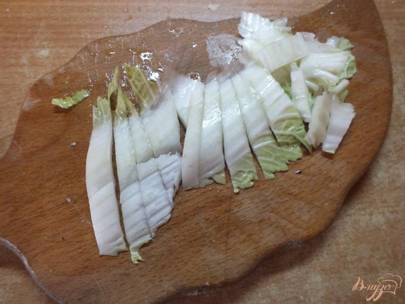 Фото приготовление рецепта: Салат из куриных сердечек с гренками шаг №2
