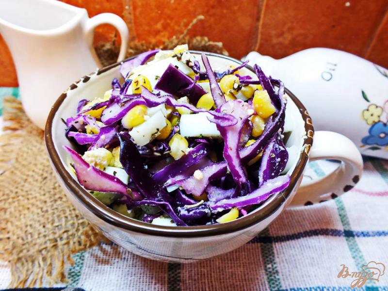 Фото приготовление рецепта: Салат из фиолетовой капусты с яйцом шаг №5