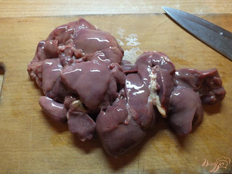 Фото приготовление рецепта: Картофель под печеночным соусом шаг №1