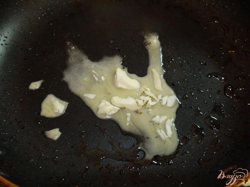Фото приготовление рецепта: Картофель под печеночным соусом шаг №6