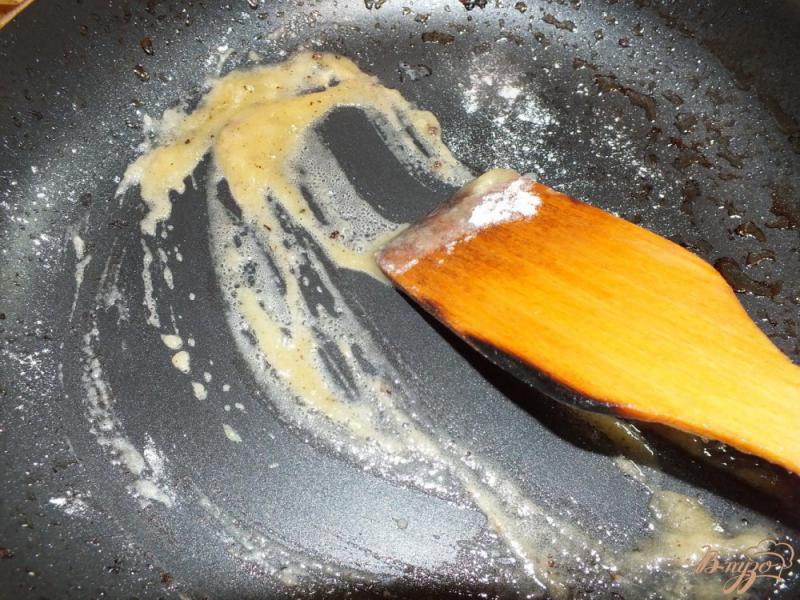 Фото приготовление рецепта: Картофель под печеночным соусом шаг №7