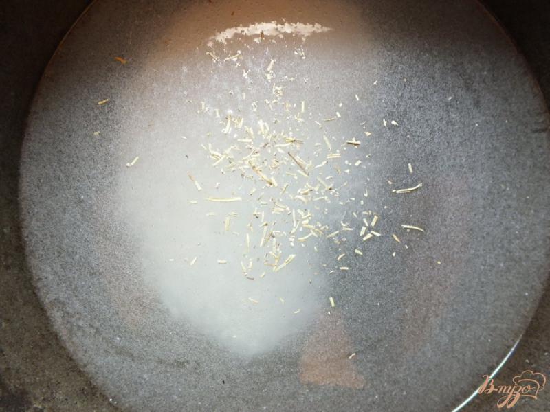 Фото приготовление рецепта: Рис с розмарином и кукурузой шаг №2