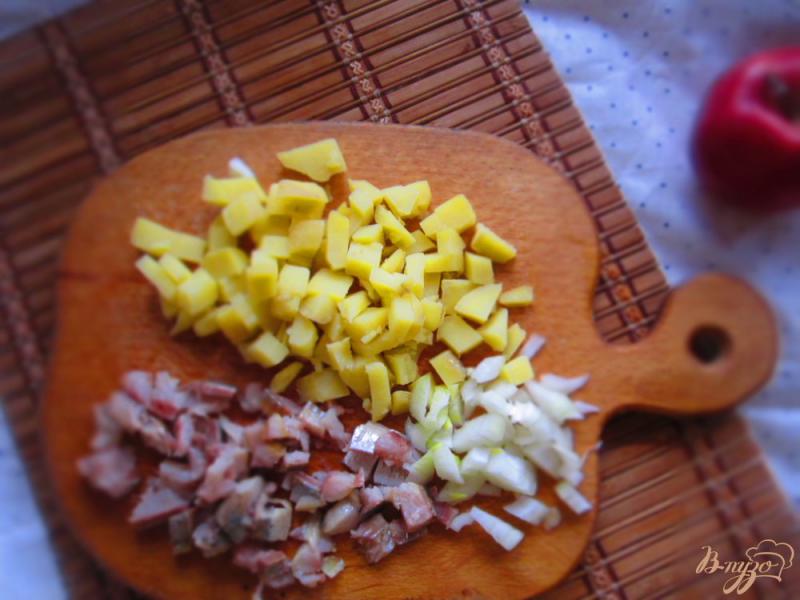 Фото приготовление рецепта: Салат с селедкой и картофелем шаг №1