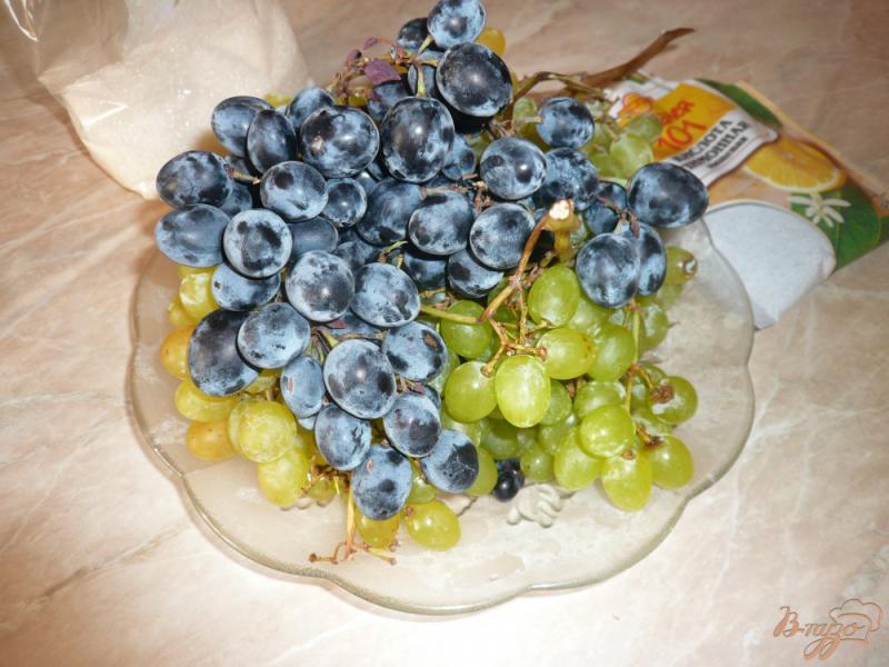 Фото приготовление рецепта: Простое виноградное варенье шаг №1