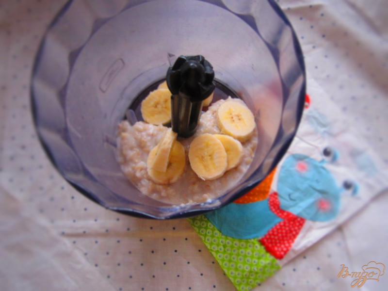 Фото приготовление рецепта: Детская овсяная каша с бананом шаг №4