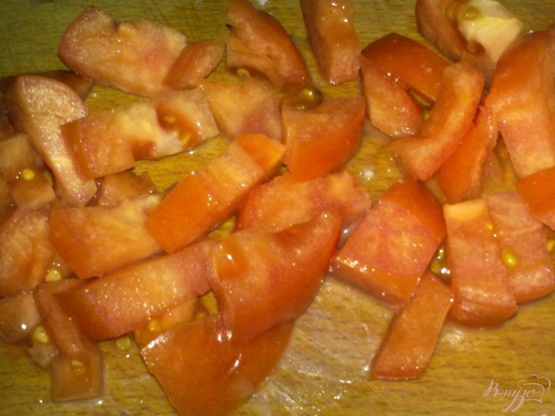 Фото приготовление рецепта: Салат помидорный с брынзой шаг №1