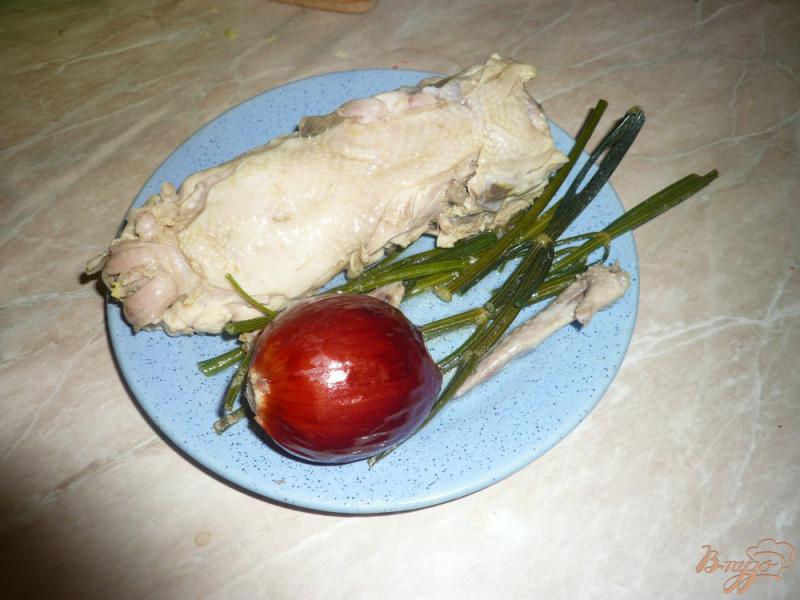 Фото приготовление рецепта: Щи на курином бульоне с луком пореем шаг №4