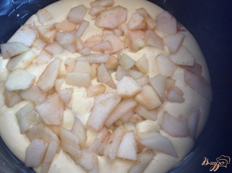 Фото приготовление рецепта: Шарлотка с яблоками и коньяком в мультиварке шаг №5