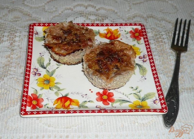 Фото приготовление рецепта: Мясные кексы с тмином шаг №6