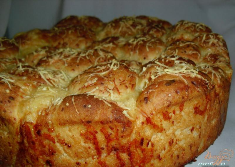 Фото приготовление рецепта: «Обезьяний» хлеб с сыром шаг №5