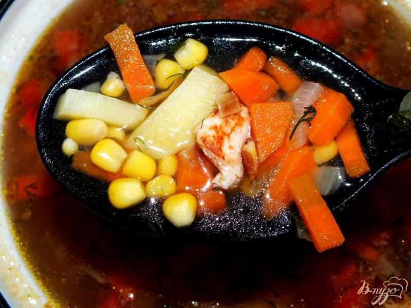 Фото приготовление рецепта: Суп куриный с кукурузой шаг №6