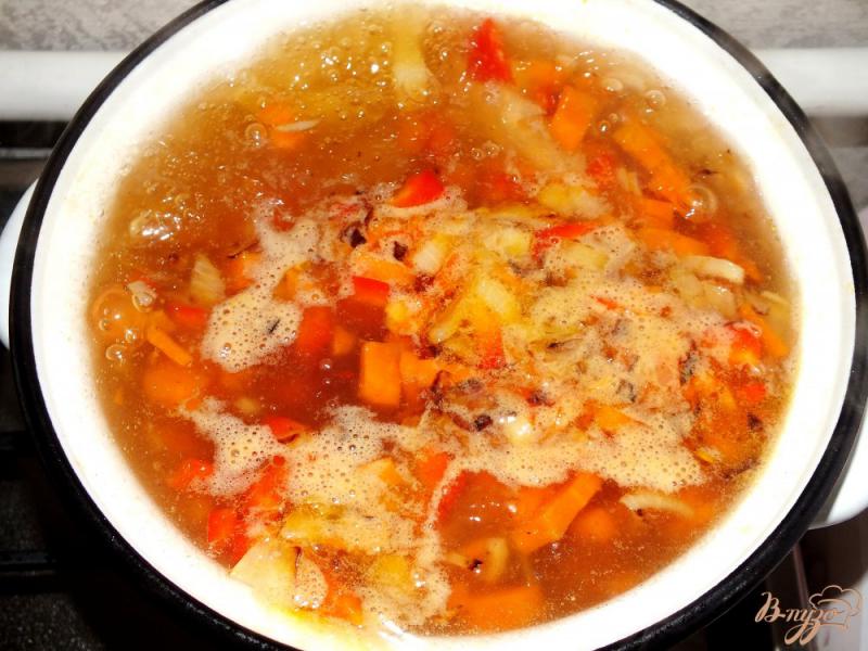 Фото приготовление рецепта: Суп куриный с кукурузой шаг №5