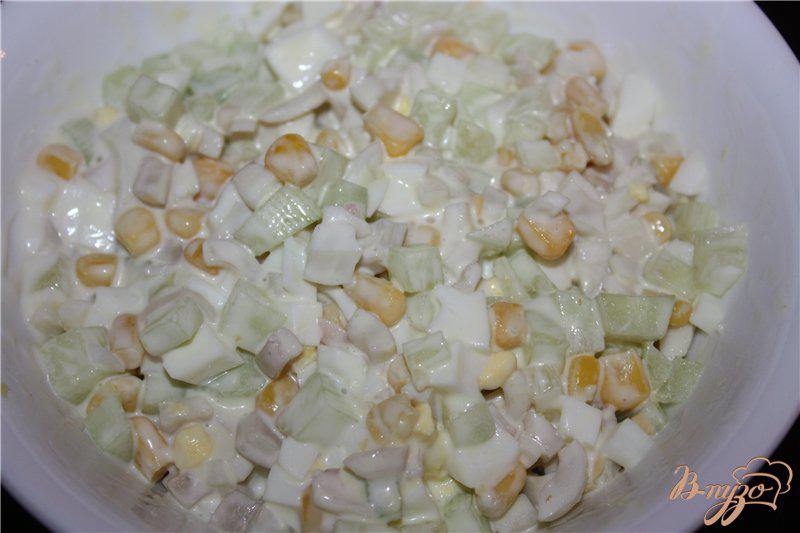 Фото приготовление рецепта: Легкий салат из кальмаров шаг №5