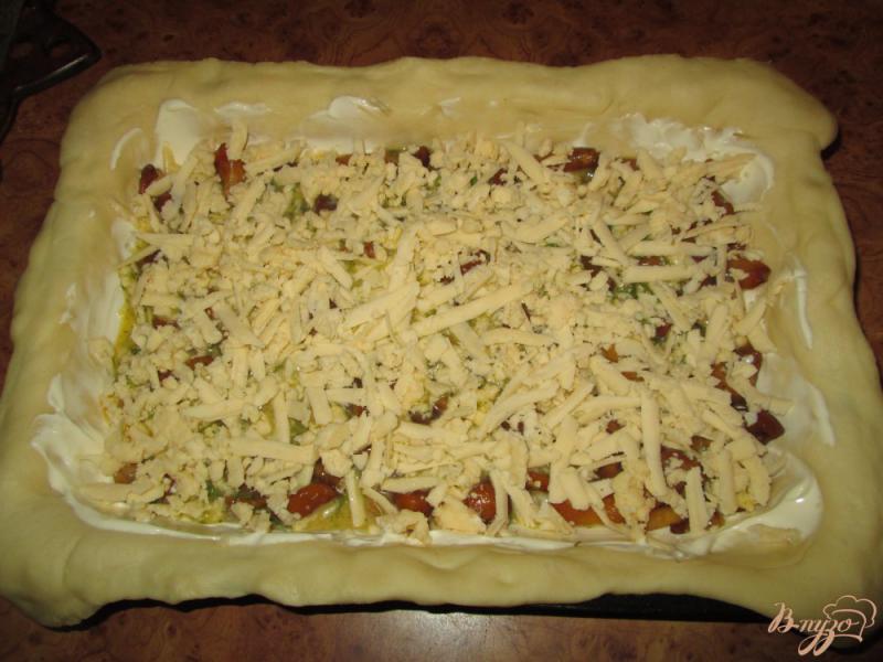 Фото приготовление рецепта: Пирог с опятами и сыром шаг №6