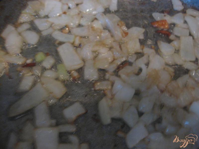 Фото приготовление рецепта: Говядина с грибами и черносливом шаг №7