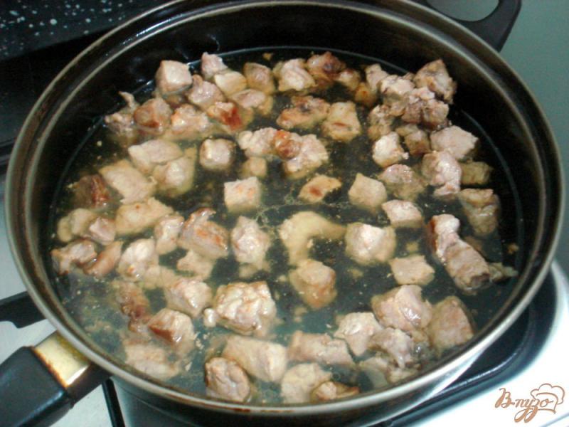 Фото приготовление рецепта: Капуста тушёная с мясом и с болгарским перцем шаг №3