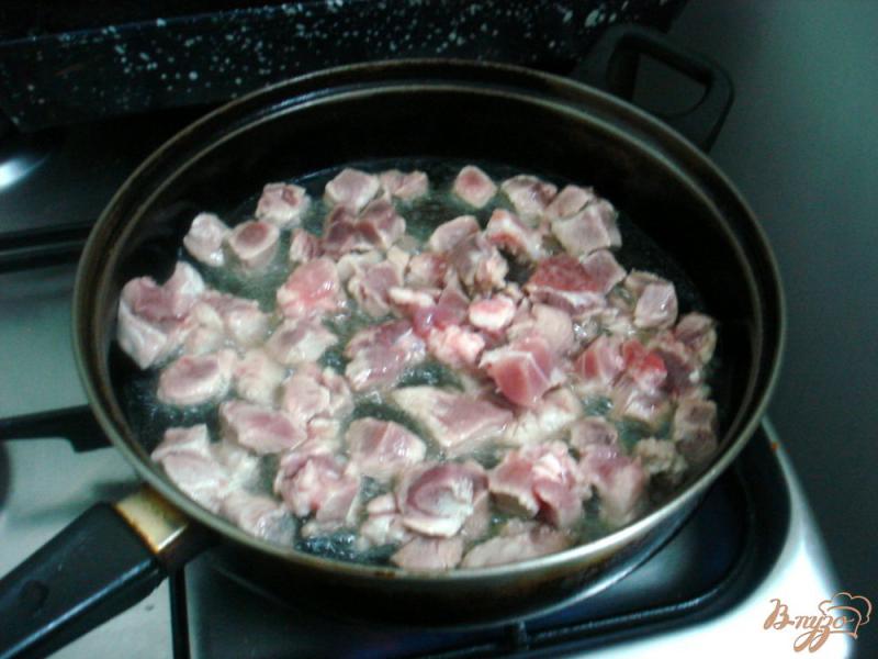 Фото приготовление рецепта: Капуста тушёная с мясом и с болгарским перцем шаг №2