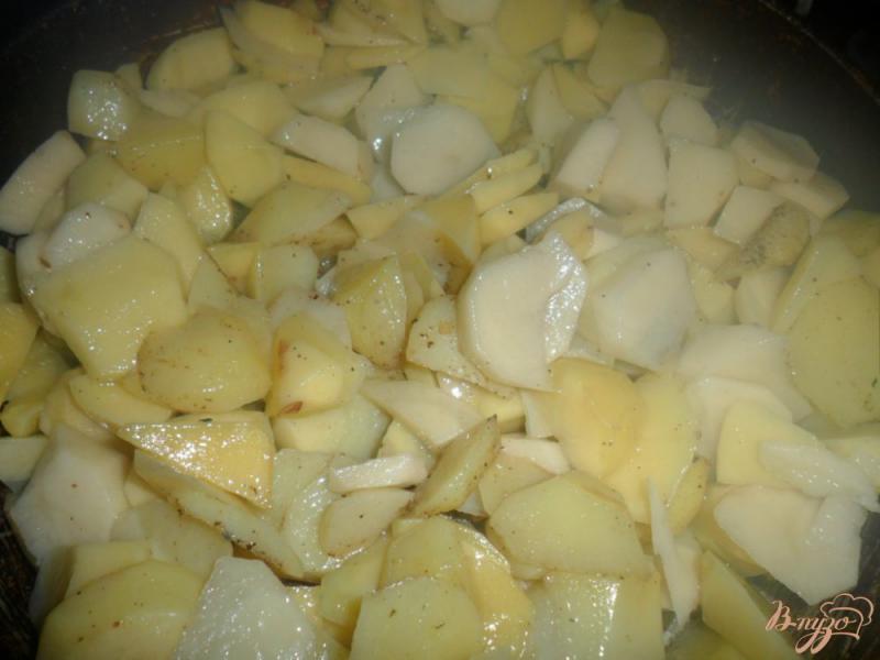 Фото приготовление рецепта: Жареный картофель с аджикой шаг №1
