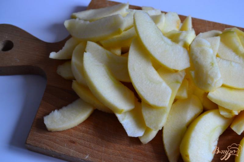 Фото приготовление рецепта: Маковая шарлотка с яблоками шаг №3