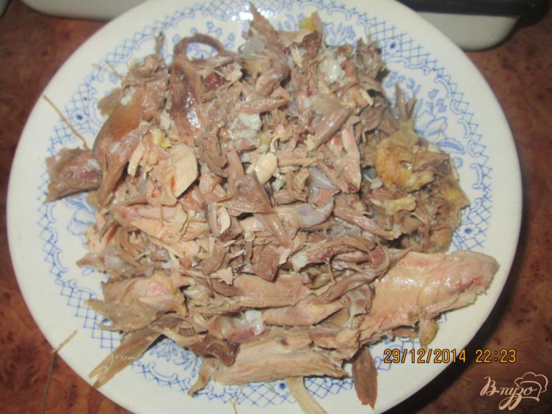 Фото приготовление рецепта: Холодец на свиной ножке и домашнем петухе шаг №5
