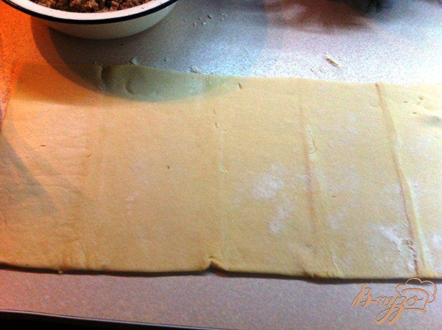 Фото приготовление рецепта: Испанский пирог с мясом и сыром шаг №4