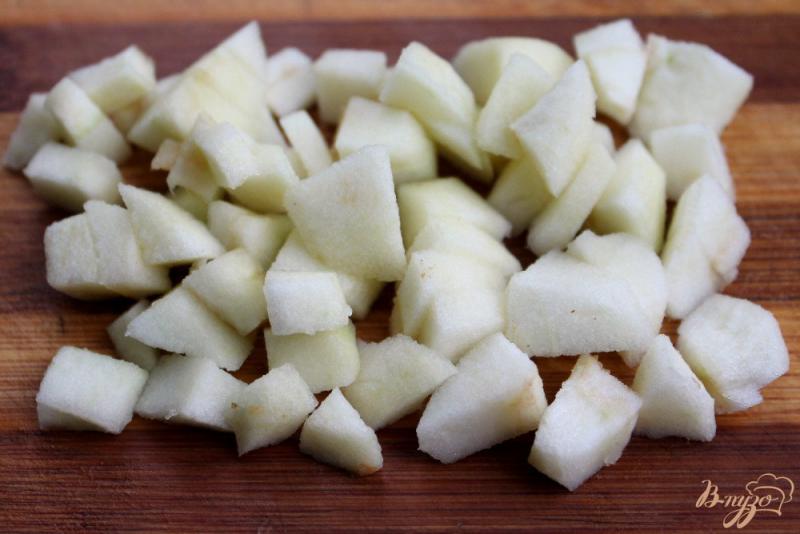 Фото приготовление рецепта: Картофель с яблоком и розмарином шаг №2