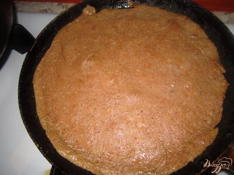 Фото приготовление рецепта: Печеночный тортик с яйцом и плавленным сырочком шаг №2