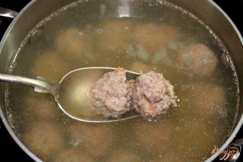 Фото приготовление рецепта: Суп с фрикадельками шаг №4