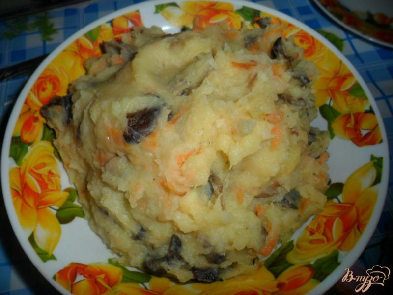 Фото приготовление рецепта: Постное картофельное пюре с грибами шаг №8