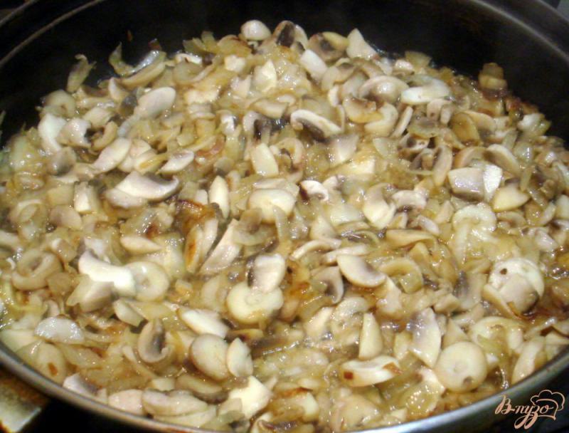 Фото приготовление рецепта: Мачанка из белых грибов и шампиньонов шаг №4