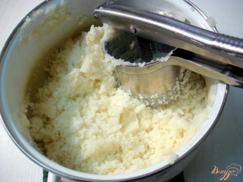 Фото приготовление рецепта: Картофельное пюре с луком шаг №2
