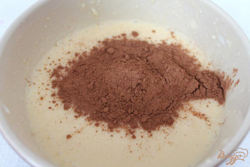 Фото приготовление рецепта: Шоколадное печенье с вишней шаг №2