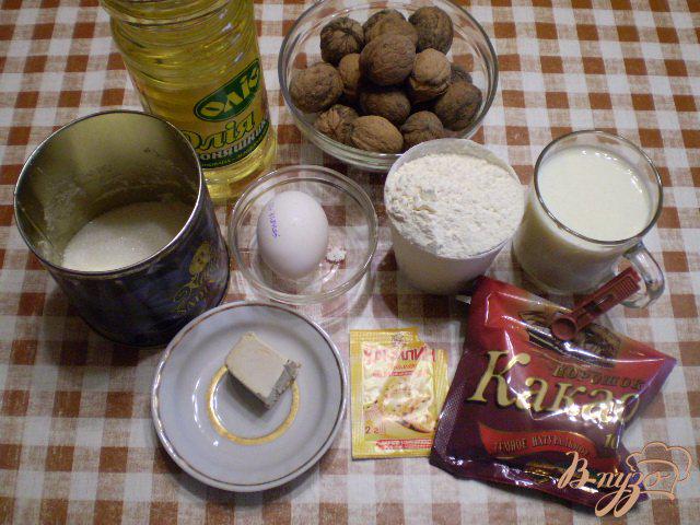 Фото приготовление рецепта: Булочки с орехами и какао шаг №1