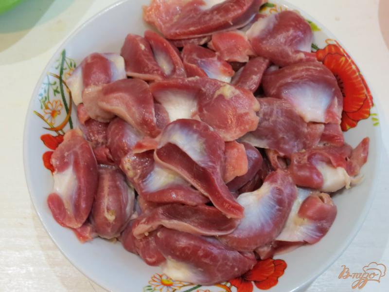 Фото приготовление рецепта: Куриные желудочки в мультиварке шаг №2
